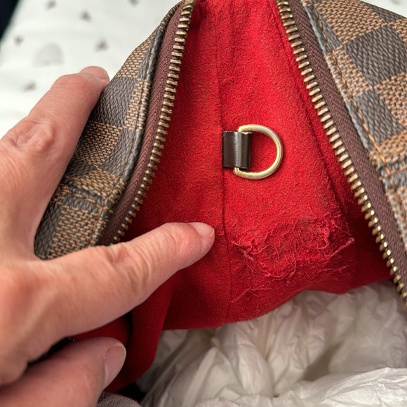 Louis Vuitton - Picture 13 of 16